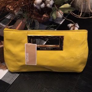 NWT. MICHAEL Michael Kors Genuine Leather Clutch
